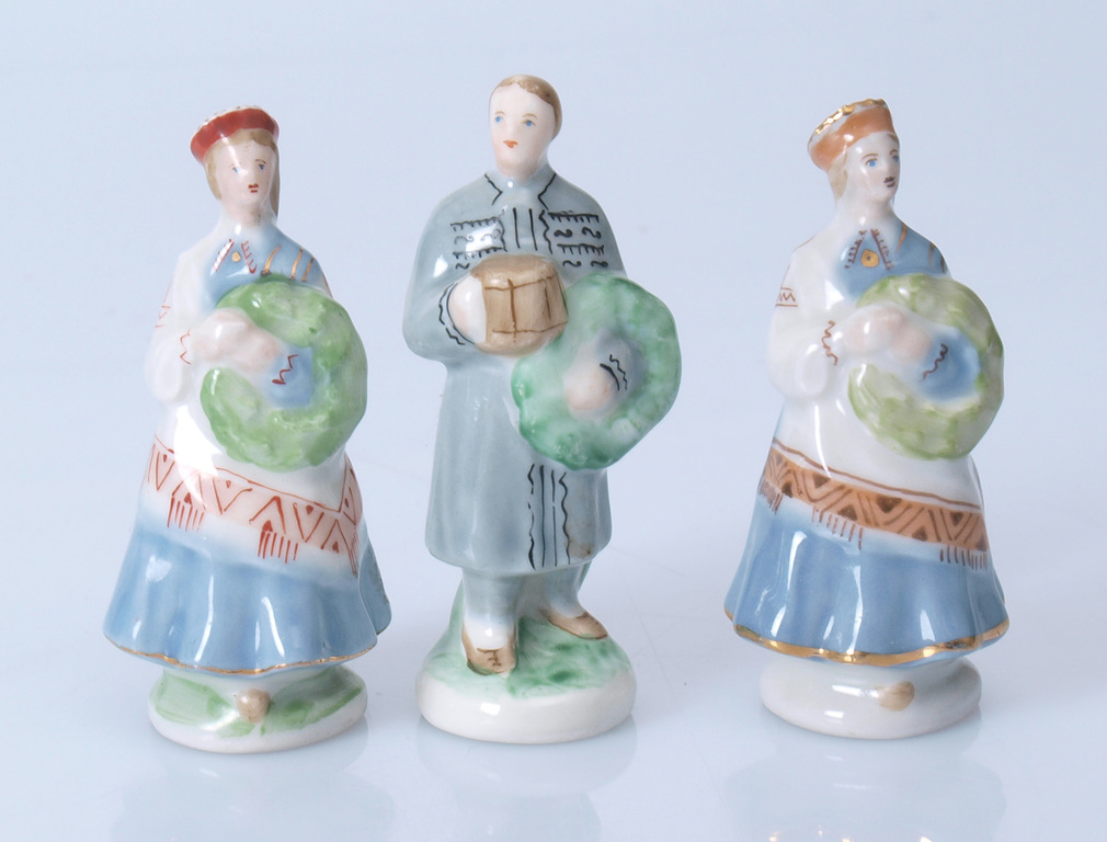 Set of three mini figurines 