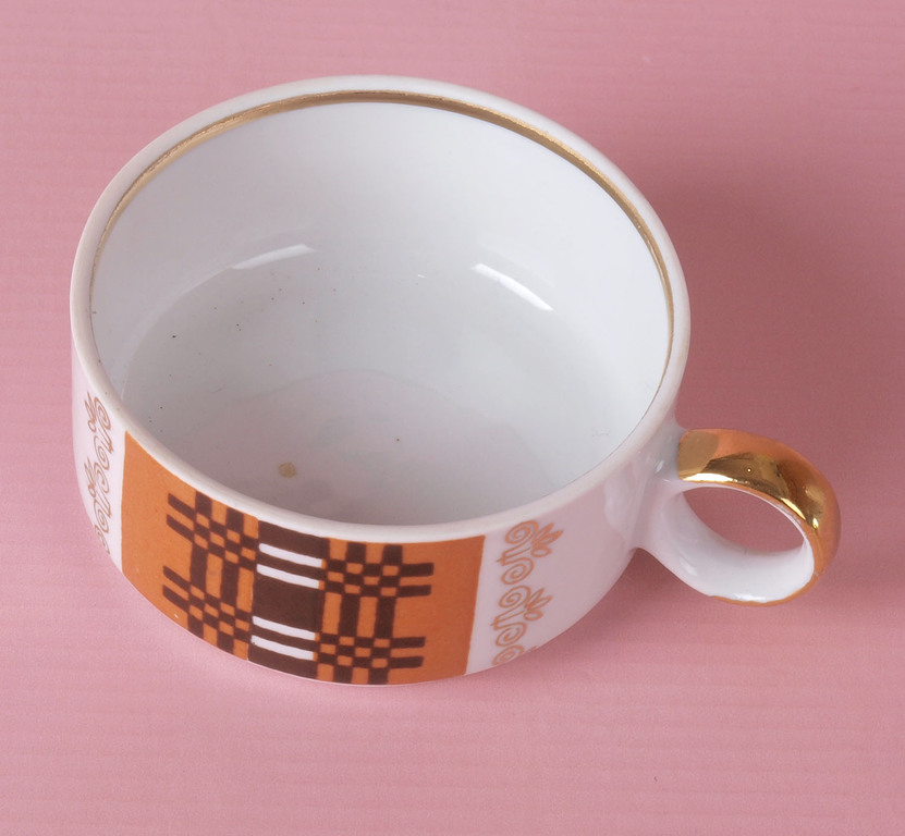 Porcelain set for tea drinking