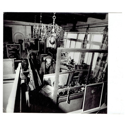 Фотографии 3 шт., Конрад Убанс в своей мастерской