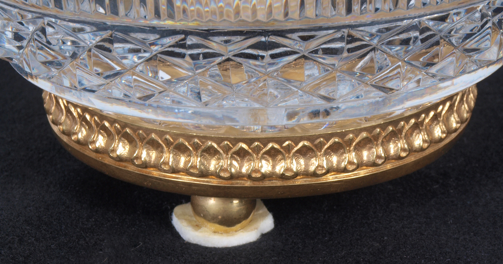 Crystal bowl with gilded metal finish