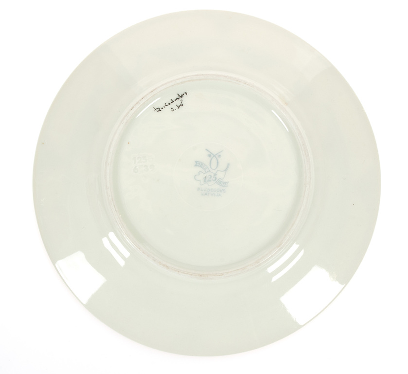 Porcelain decorative plate