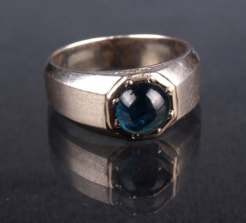 Platinum ring with African sapphires