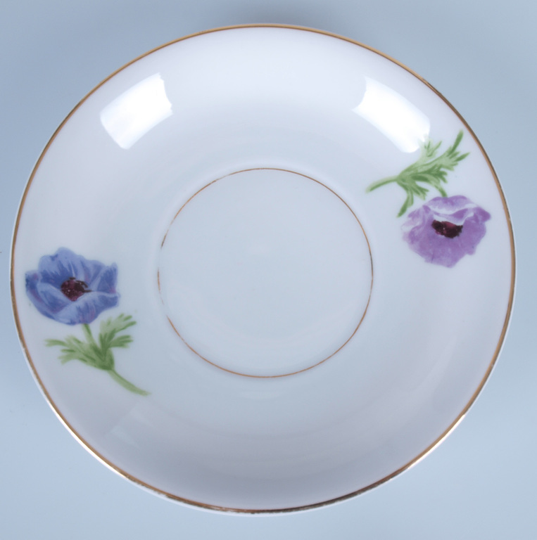 Porcelain saucer with poppies