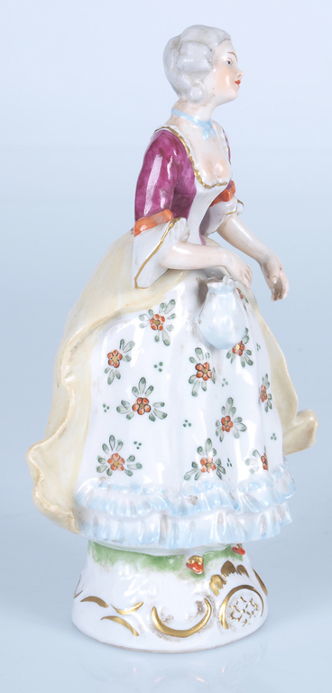 Porcelain figure „Girl with floral apron”