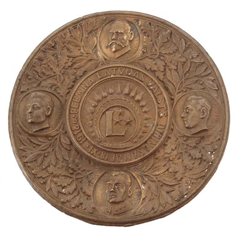 Bronze plate „Commemoration of the establishment of the Latvian State”