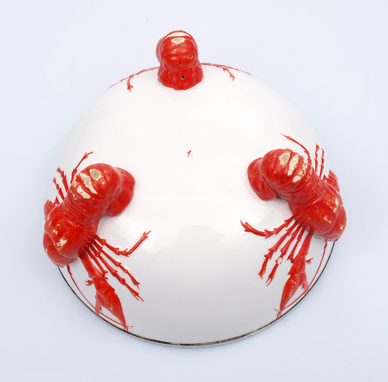 Porcelain dish with crayfish