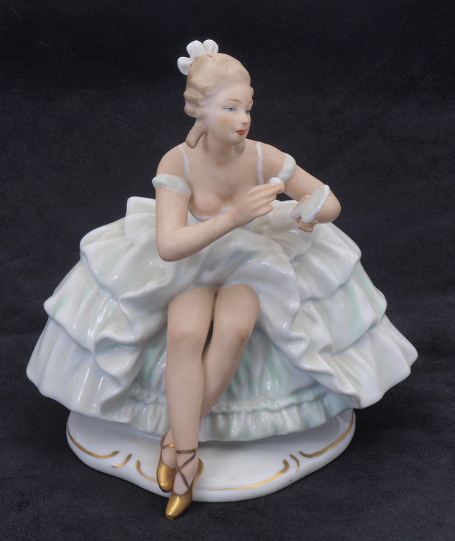 Porcelain figure 