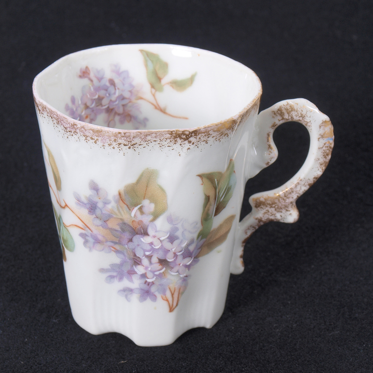 Porcelain cup with saucer 