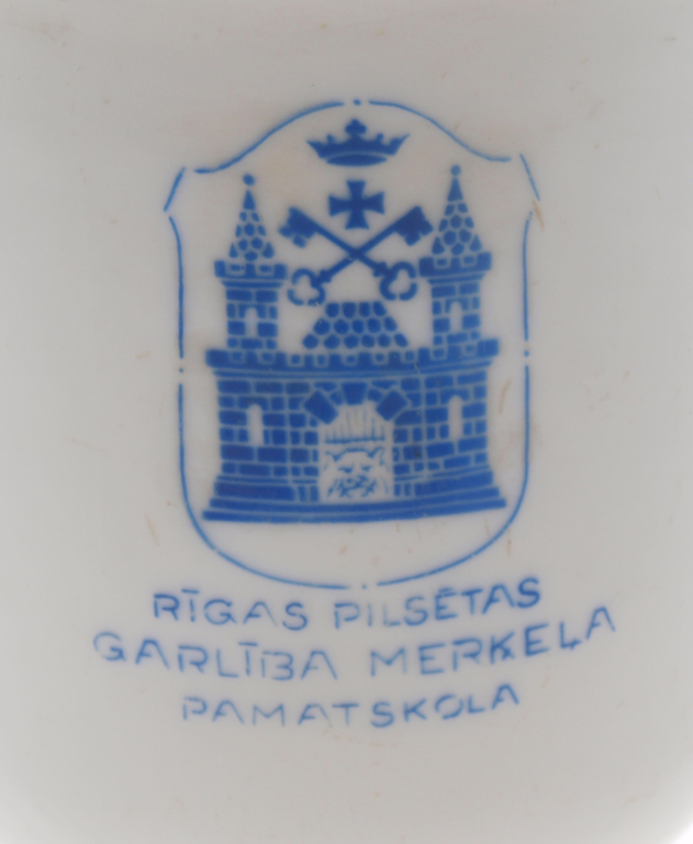 Porcelāna trauks / glāze „Rīgas pilsētas Garlība Merķeļa pamatskola”