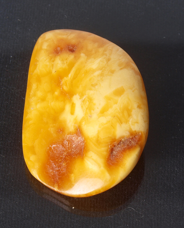Natural Baltic amber brooch, 3.61 g