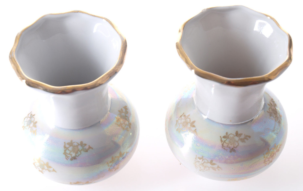 Porcelain vases, pair