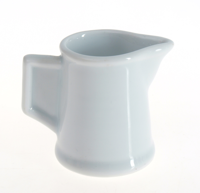 Porcelain cream pot 
