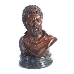 Špialtra krūšutēls “Romietis” uz marmora pamatnes