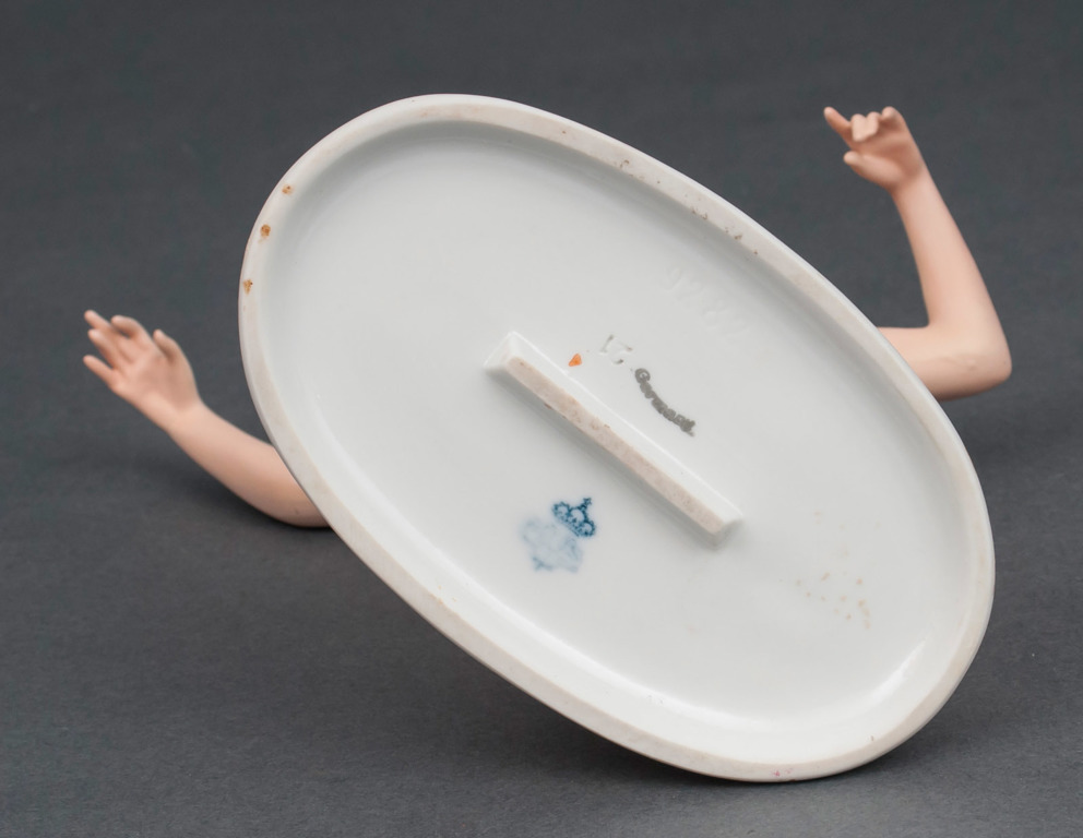 Porcelain figure „Girl”