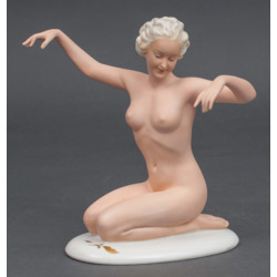 Porcelain figure „Girl”