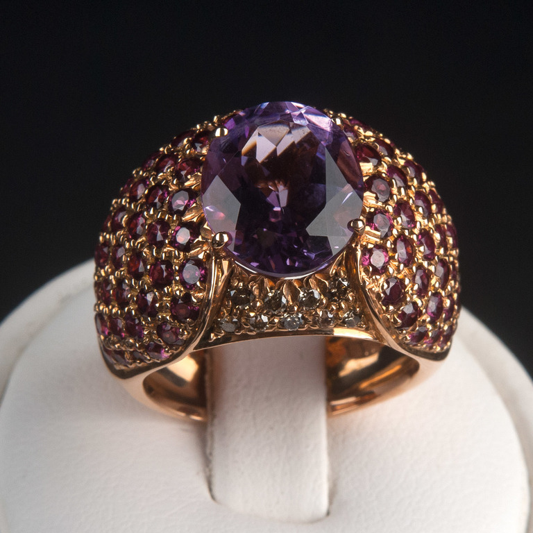 Gold ring with diamonds, amethyst and rhodonite
