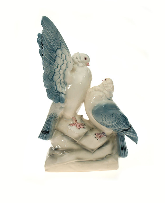 Earthenware figure Pigeons