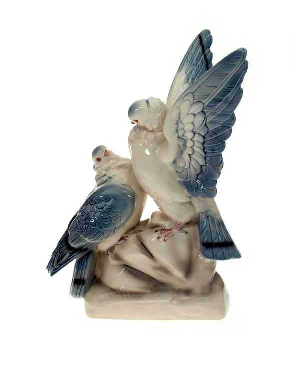 Earthenware figure Pigeons