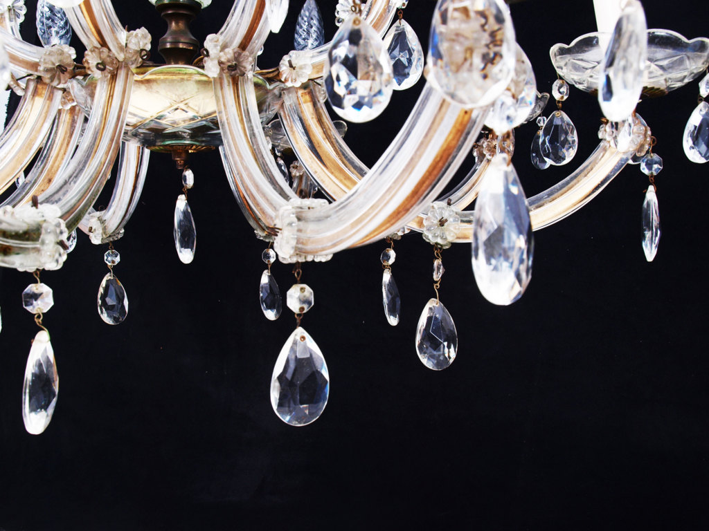 Glass chandelier with pendants
