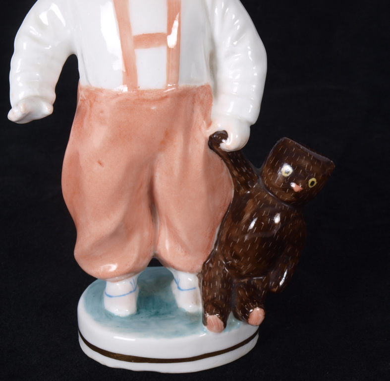Porcelain figure „Bow with the toy bear”