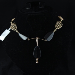 Gold necklace with chalcedony