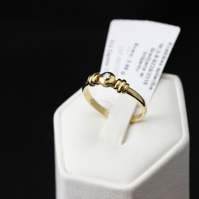 Gold ring with diamonds