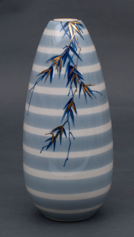 Porcelain vase with bamboo drawing