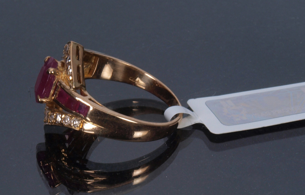 Gold ring and pendant with diamonds and rubies