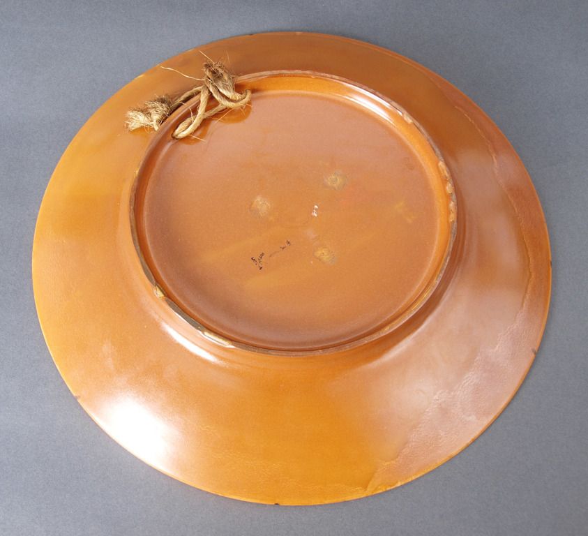 Декоративная керамическая тарелка для стени 