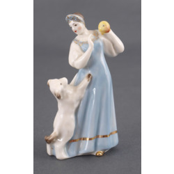 Porcelain figurine “Czarina with an apple and a dog”