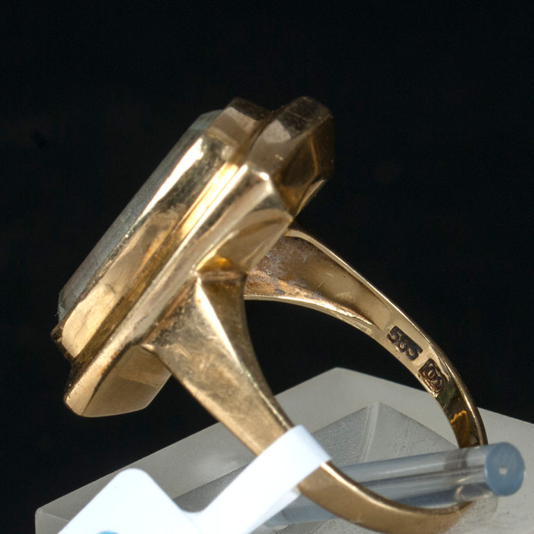 Gold ring with aquamarine