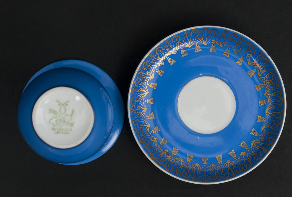 Porcelain set - vase and saucer