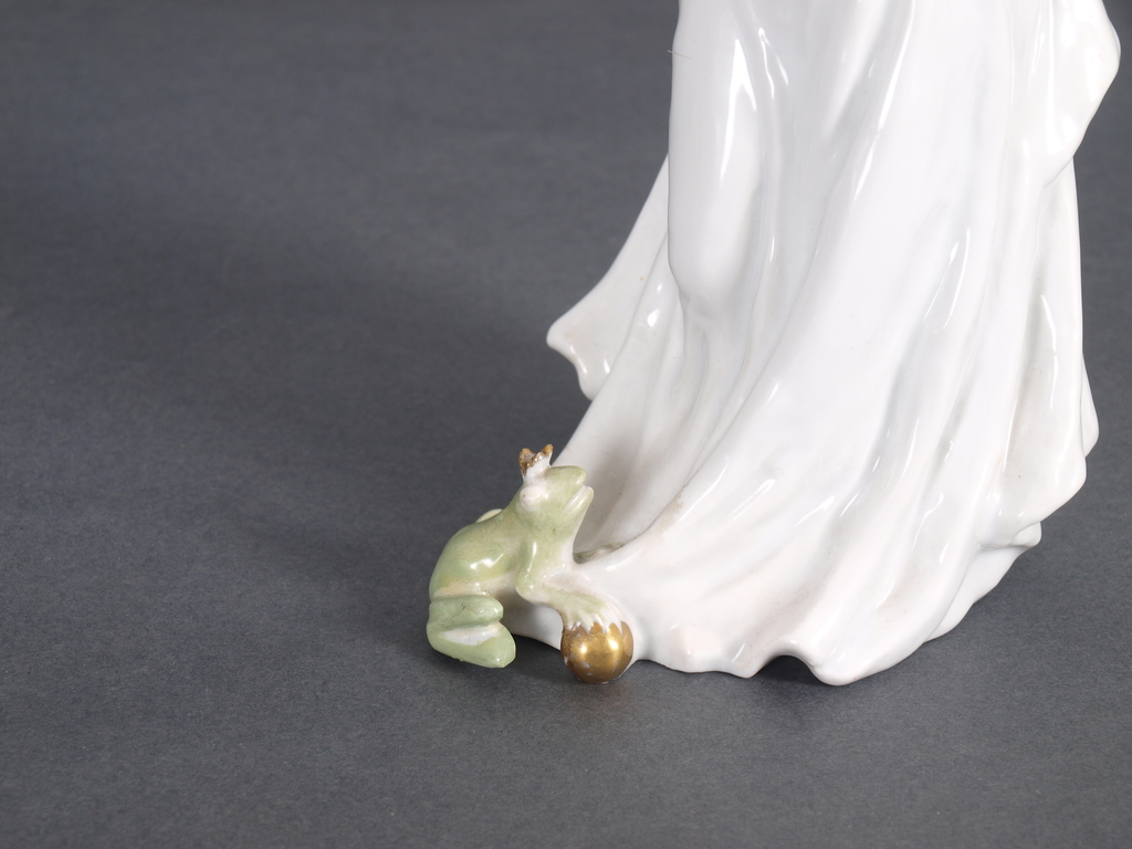 Porcelain figure “Princess and the Frog”