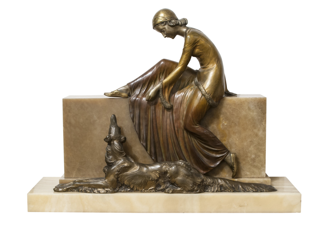Art deko stila bronzas figūra uz marmora pamatnes 