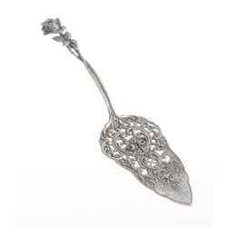 Silver cake shovel