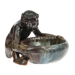 Ceramic utensil with monkey