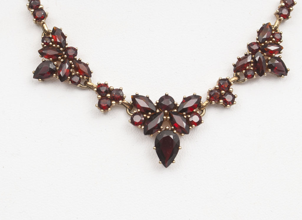 Gold necklace with garnets