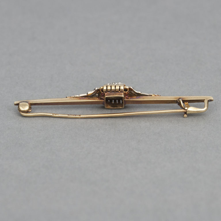 Gold brooch with brilliants and diamonds