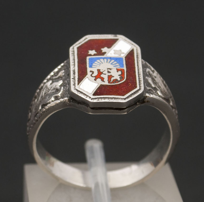 Silver ring with blazonry