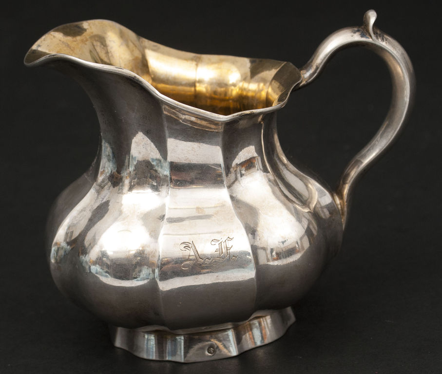 Guilded silver pot for cream