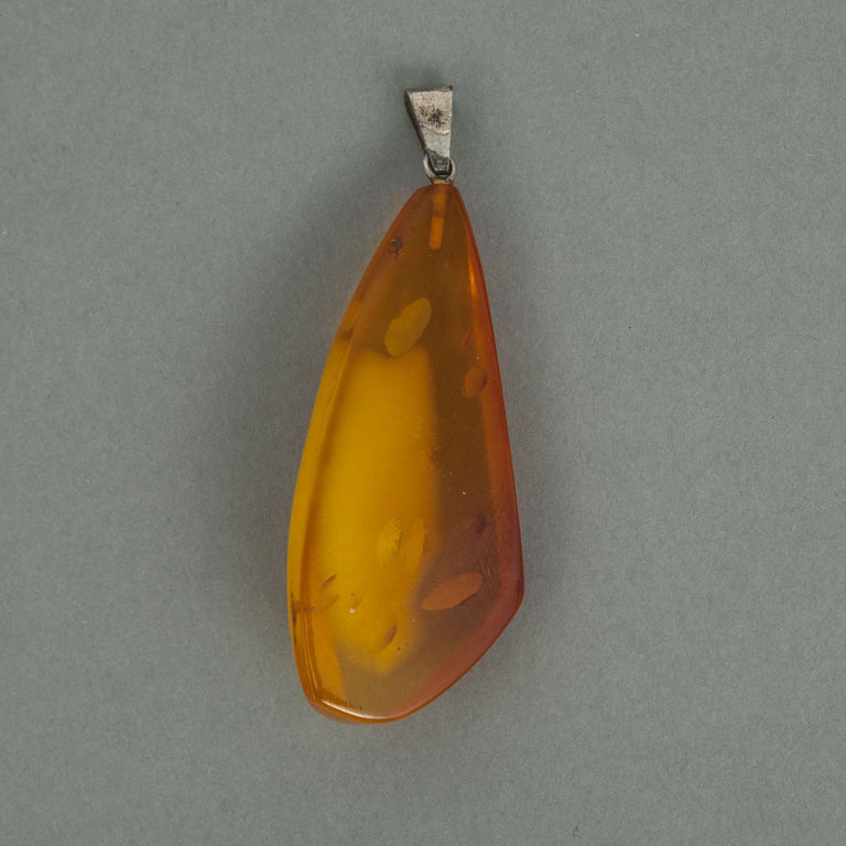 Amber pendant with metal 