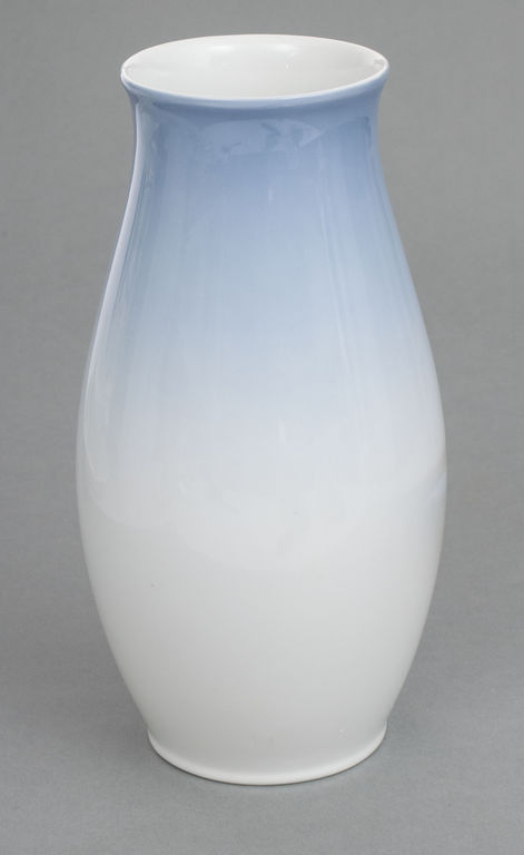 Porcelain vase 