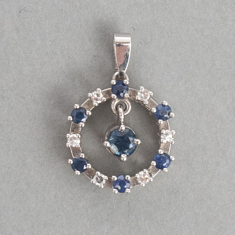 Golden pendant with sapphires and brilliants
