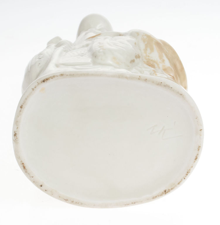 Porcelain vase / Figure