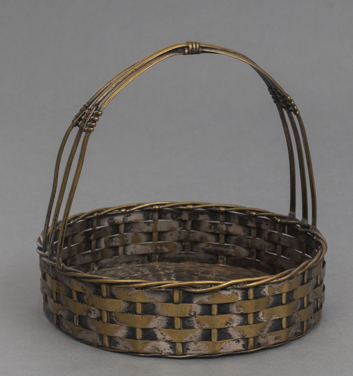 Metal basket / utensil for sweets