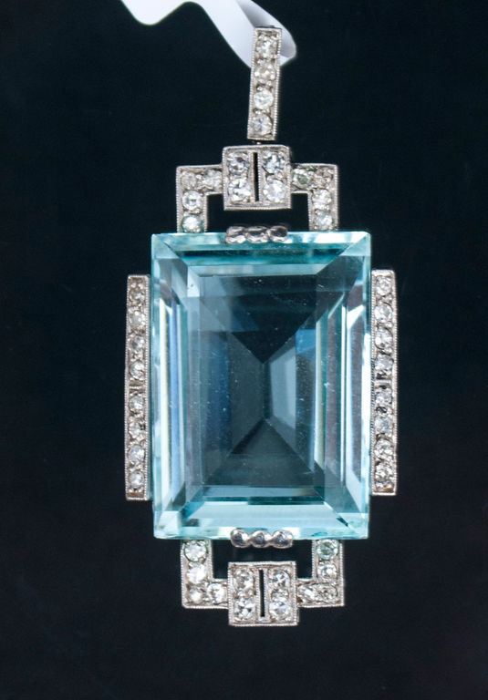 Gold pendant with diamonds and aquamarine