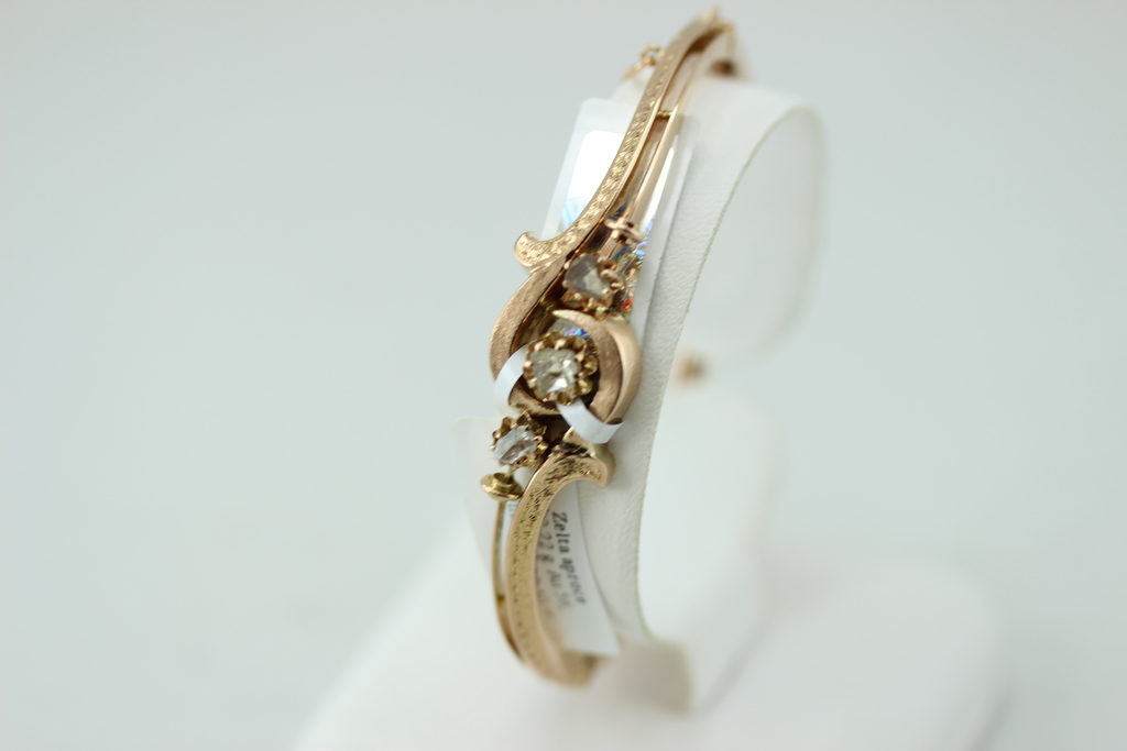 Gold bracelet with diamonds