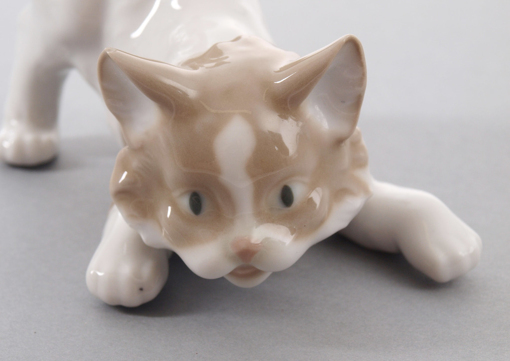 Porcelain figure 