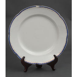 Porcelain serving plate