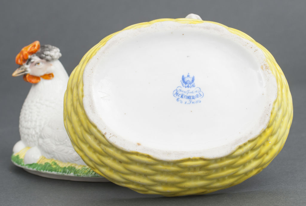 Porcelain utensil for eggs with lid 
